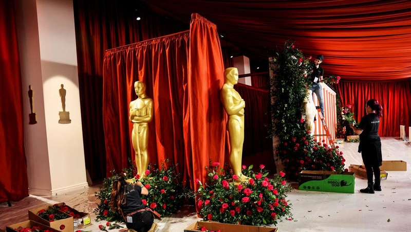 An Oscar statue is seen as preparations continue for the 95th Academy Awards, known as the Oscars, in Hollywood, Los Angeles, California, U.S., March 11, 2023. REUTERS/Eric Gaillard