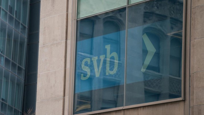 FILE PHOTO: A view of the Park Avenue location of Silicon Valley Bank (SVB), in New York City, U.S., March 10, 2023. REUTERS/David 'Dee' Delgado/File Photo