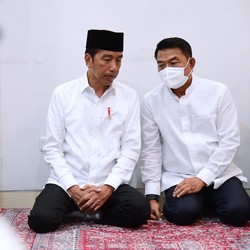 Presiden Jokowi Lepas Keberangkatan Jenazah Istri Moeldoko