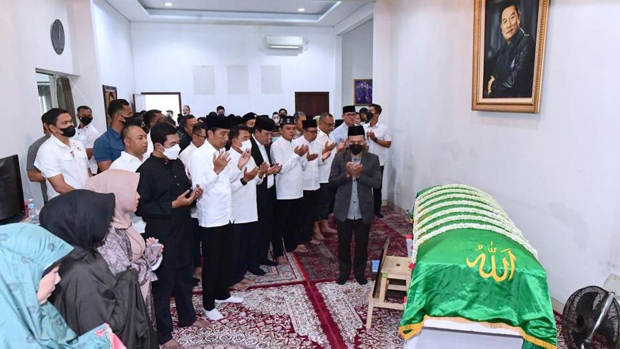 Presiden Jokowi lepas keberangkatan jenazah istri Moeldoko ke pemakaman. (Biro Pers Kepresidenan RI)