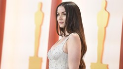 Ana de Armas Kepergok Ciuman dengan Anak Tiri Presiden Kuba