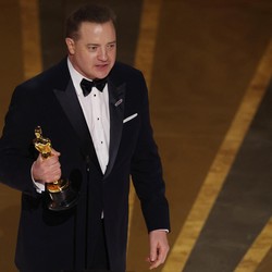 Tetes Air Mata Brendan Fraser Saat Jadi Aktor Terbaik Oscar