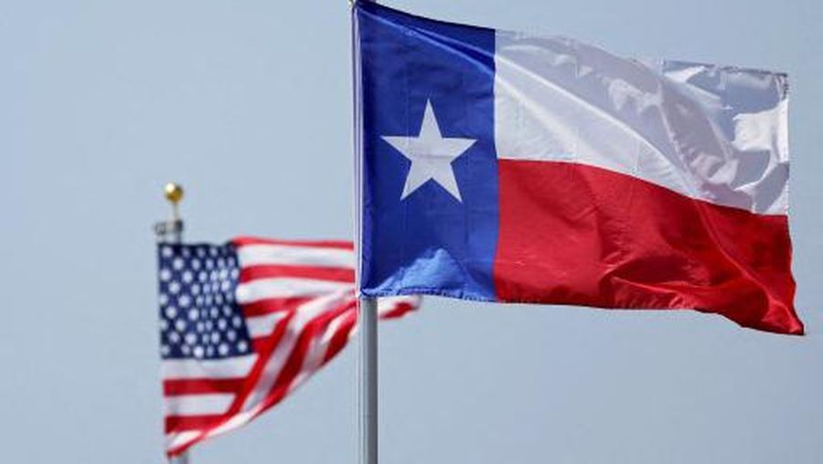 SAN ANTONIO, TEXAS - APRIL 01: A general view of a United States flag and a Texas state flag during the second round of the Valero Texas Open at TPC San Antonio on April 01, 2022 in San Antonio, Texas.   Carmen Mandato/Getty Images/AFP (Photo by Carmen Mandato / GETTY IMAGES NORTH AMERICA / Getty Images via AFP)