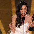 Michelle Yeoh, Orang Asia Pertama Jadi Aktris Terbaik Oscar!