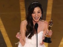 Michelle Yeoh, Orang Asia Pertama Jadi Aktris Terbaik Oscar!