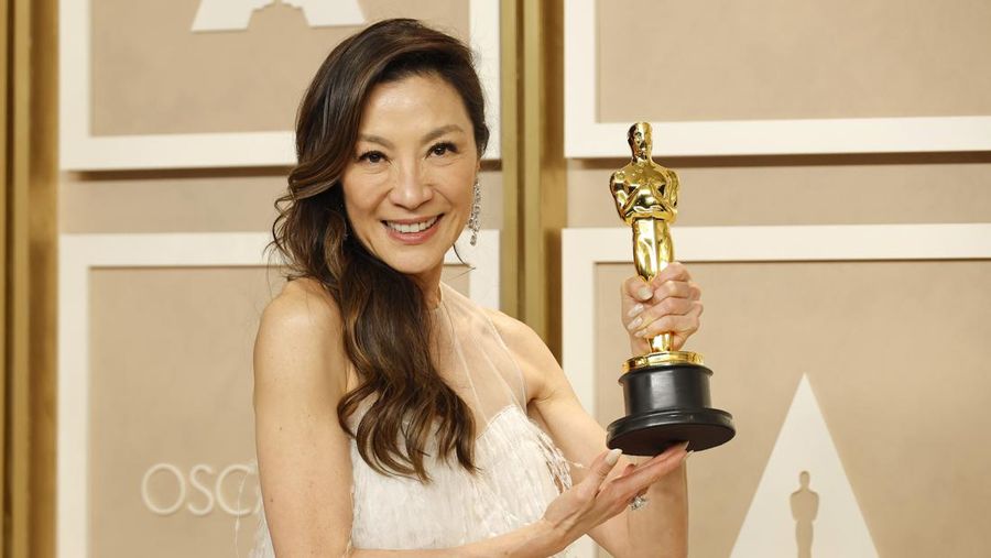 Michelle Yeoh, pemenang penghargaan Aktris Terbaik dalam Peran Utama untuk 