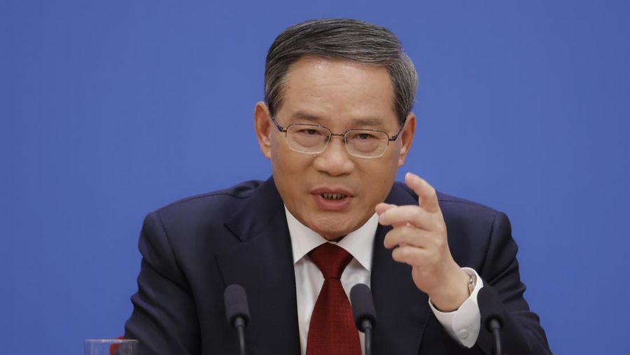 Perdana Menteri China yang baru Li Qiang mengadakan konferensi pers pertamanya di Aula Besar Rakyat pada 13 Maret 2023 di Beijing, China. (Getty Images/Lintao Zhang)