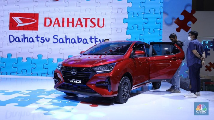 PT Astra Daihatsu Motor menghadirkan All New Daihatsu Ayla di pameran otomotif Gaikindo Jakarta Auto Week 2023 hari ini, Jumat, (10/3/2023). (CNBC Indonesia/Tri Susilo)