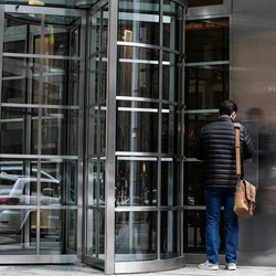 Saham New York Bancorp Terjun 38%, Krisis Bank AS Masih Lanjut?
