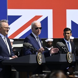 Mantan PM Sebut Australia 'Dibodohi' AS & Inggris, Kenapa?