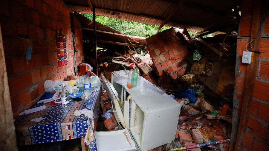 People work at the site of a deadly landslide caused by heavy rains in Manaus, Amazonas state, Brazil, March 13, 2023. REUTERS/Bruno Zanardo NO RESALES. NO ARCHIVES.