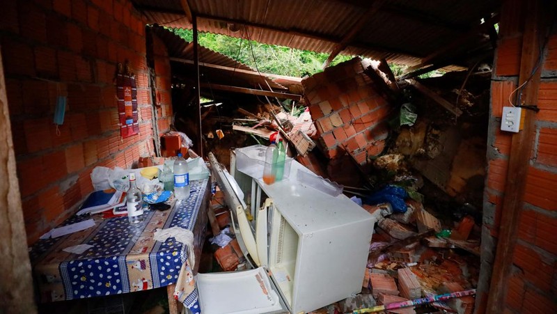 People work at the site of a deadly landslide caused by heavy rains in Manaus, Amazonas state, Brazil, March 13, 2023. REUTERS/Bruno Zanardo NO RESALES. NO ARCHIVES.