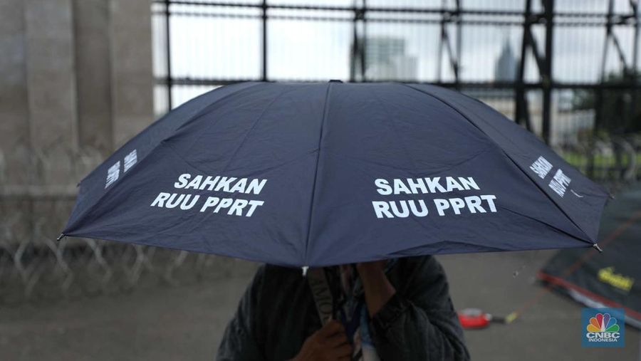 Demo Pengesahan RUU PPRT (CNBC Indonesia/Tri susilo)