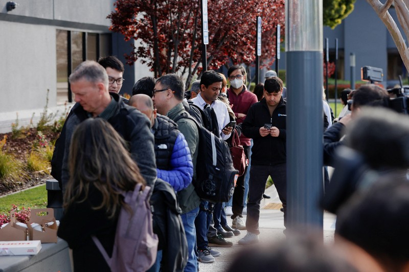 GLOBAL-BANKS/SVB Customers wait in line outside a branch of the Silicon Valley Bank in Wellesley, Massachusetts, U.S., March 13, 2023. REUTERS/Brian Snyder TPX IMAGES OF THE DAY