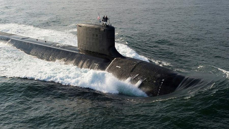 Kapal selam USS North Dakota (SSN 784) kelas Virginia terlihat selama uji coba laut bravo dalam gambar selebaran Angkatan Laut AS yang diambil di Samudra Atlantik 18 Agustus 2013. Angkatan Laut menugaskan kapal selam serangan terbarunya North Dakota, selama upacara 25 Oktober, 2014, di Pangkalan Kapal Selam New London di Groton, Connecticut, pejabat pertahanan mengumumkan. (File Foto - REUTERS/U.S. Navy/Handout)