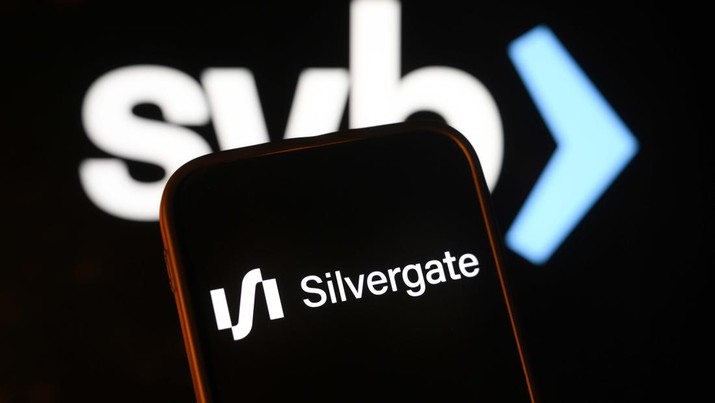 Logo bank Silvergate terlihat dalam ilustrasi foto ini di Warsawa, Polandia pada 13 Maret 2023. Logo bank Silvergate terlihat dalam ilustrasi foto ini di Warsawa, Polandia pada 13 Maret 2023. Silvergate, bank terbesar kedua yang melayani perusahaan aset digital menutup pintunya minggu ini setelah regulator menutup Silicon Valley Bank dan crypto- bank Tanda Tangan yang ramah kehilangan nilainya secara signifikan di bursa NASDAQ. (Jaap Arriens/NurPhoto via Getty Images)