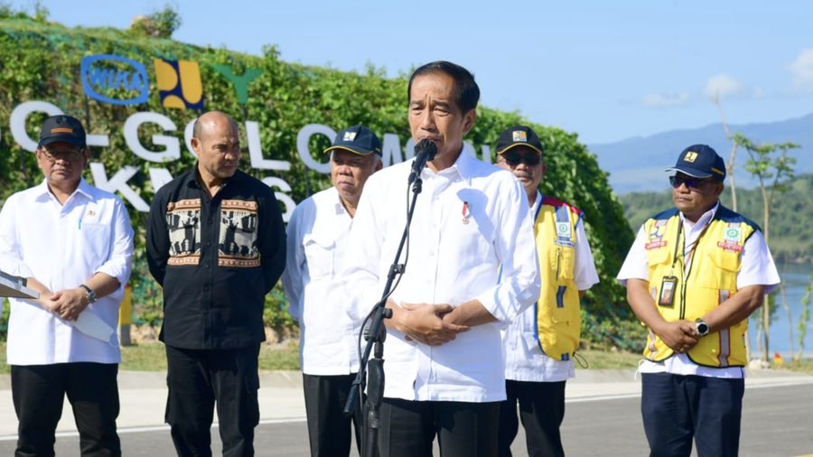 Presiden Jokowi meresmikan Jalan Akses Labuan Bajo-Golo Mori, Kabupaten Manggarai Barat, NTT, pada Selasa (14/03/2023). (Foto: BPMI Setpres/Muchlis Jr)