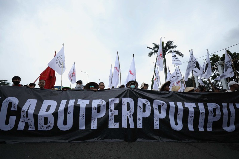 Ribuan buruh menggelar demonstrasi menolak pengesahan Undang-undang Omnibus Law Cipta Kerja di depan Gedung DPR/MPR RI, Selasa (14/3/2023). (CNBC Indonesia/Trisusilo) Ribuan buruh menggelar demonstrasi menolak pengesahan Undang-undang Omnibus Law Cipta Kerja di depan Gedung DPR/MPR RI, Selasa (14/3/2023). (CNBC Indonesia/Trisusilo)