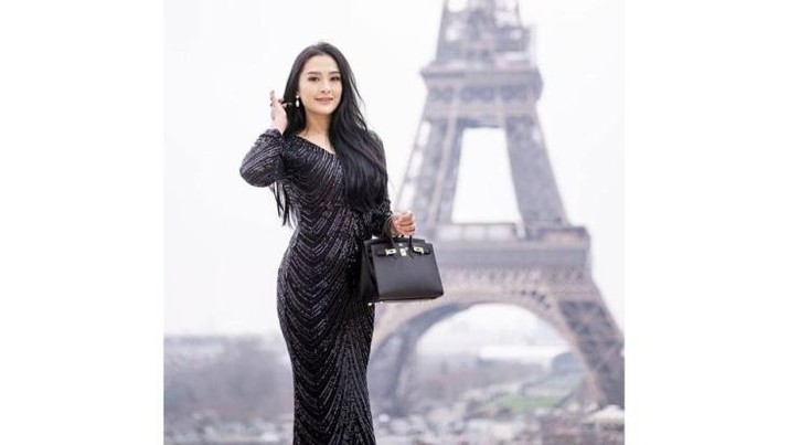 Salah satu foto di Instagram istri Kepala BPN Jaktim Foto istri Kepala BPN Jaktim Vidya Piscarita yang diviralkan netizen di Twitter