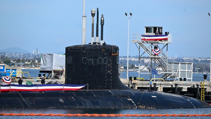 Sebuah kapal selam terlihat selama Presiden AS Joe Biden, Perdana Menteri Rishi Sunak dari Inggris dan Perdana Menteri Anthony Albanese dari Australia pertemuan Kemitraan Australia â Inggris â Amerika Serikat (AUKUS) di Naval Base Point Loma di San Diego, California , Amerika Serikat pada 13 Maret 2023. (Tayfun Coskun/Anadolu Agency via Getty Images)