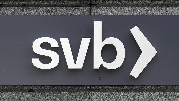 Silicon Valley Bank A Silicon Valley Bank sign is shown in San Francisco, Monday, March 13, 2023. Depositors withdrew savings and investors broadly sold off bank shares Monday as the federal government raced to reassure Americans that the banking system was secure after two bank failures fed fears that more financial institutions could fall. Regulators closed the Silicon Valley Bank on Friday after depositors rushed to withdraw their funds all at once. (AP Photo/Jeff Chiu)