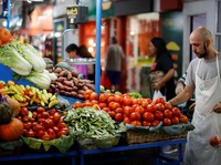 Ternyata Orang Jawa! Kisah Tukang Sayur Sukses Jadi 'Raja' di Belanda
