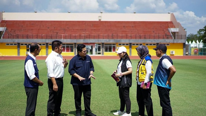 Erick Thohir meninjau Stadion Gelora Sriwijaya Jakabaring, Palembang, menjadi yang pertama kunjungi hari ini. Erick Thohir meninjau Stadion Gelora Sriwijaya Jakabaring, Palembang, menjadi yang pertama kunjungi hari ini. (Twitter @erickthohir)