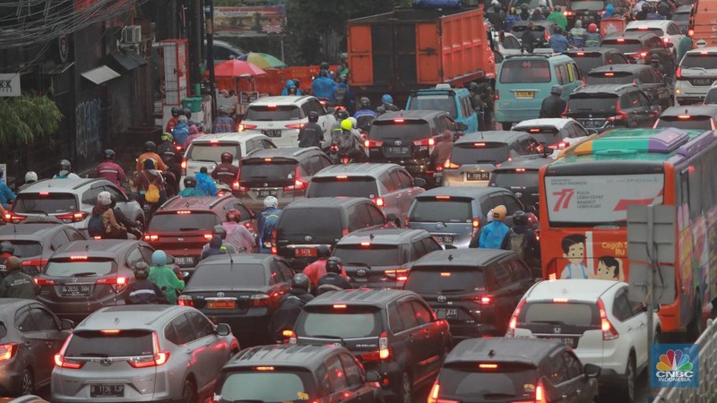 Jakarta Diguyur Hujan Pagi Hari (CNBC Indonesia/Muhammad Sabki)