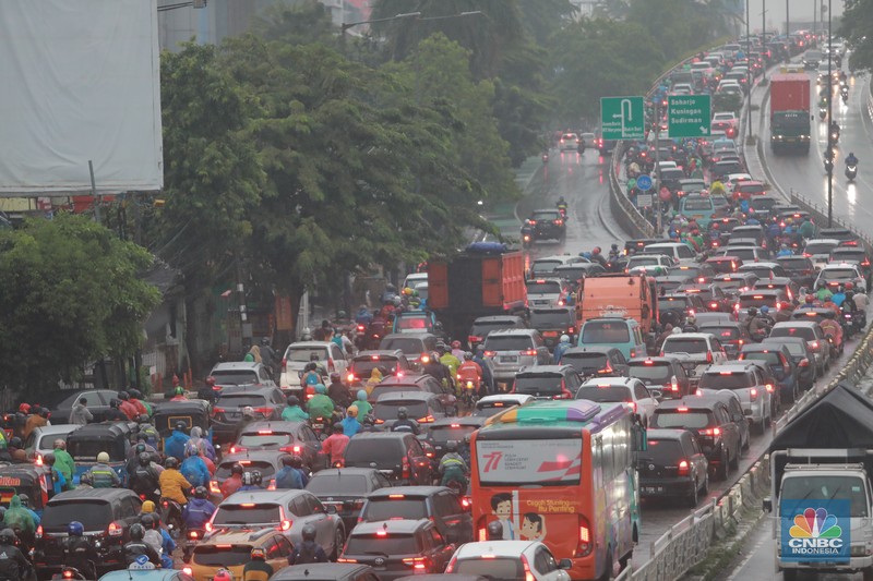 Jakarta Diguyur Hujan Pagi Hari (CNBC Indonesia/Muhammad Sabki) Jakarta Diguyur Hujan Pagi Hari (CNBC Indonesia/Muhammad Sabki)