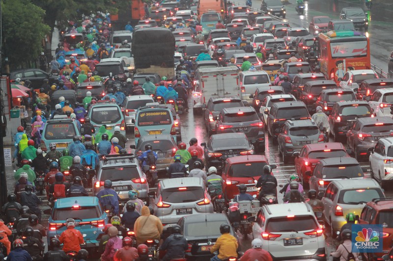Jakarta Diguyur Hujan Pagi Hari (CNBC Indonesia/Muhammad Sabki) Jakarta Diguyur Hujan Pagi Hari (CNBC Indonesia/Muhammad Sabki)