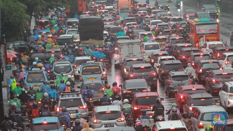 Jakarta Diguyur Hujan Pagi Hari (CNBC Indonesia/Muhammad Sabki)