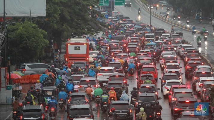 Jakarta Diguyur Hujan Pagi Hari (CNBC Indonesia/Muhammad Sabki) Jakarta Diguyur Hujan Pagi Hari (CNBC Indonesia/Muhammad Sabki)