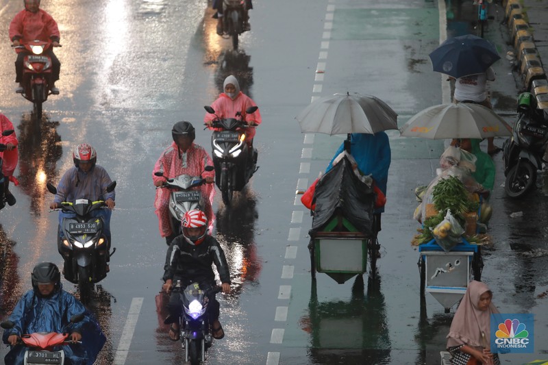 Jakarta Diguyur Hujan Pagi Hari (CNBC Indonesia/Muhammad Sabki) Jakarta Diguyur Hujan Pagi Hari (CNBC Indonesia/Muhammad Sabki)