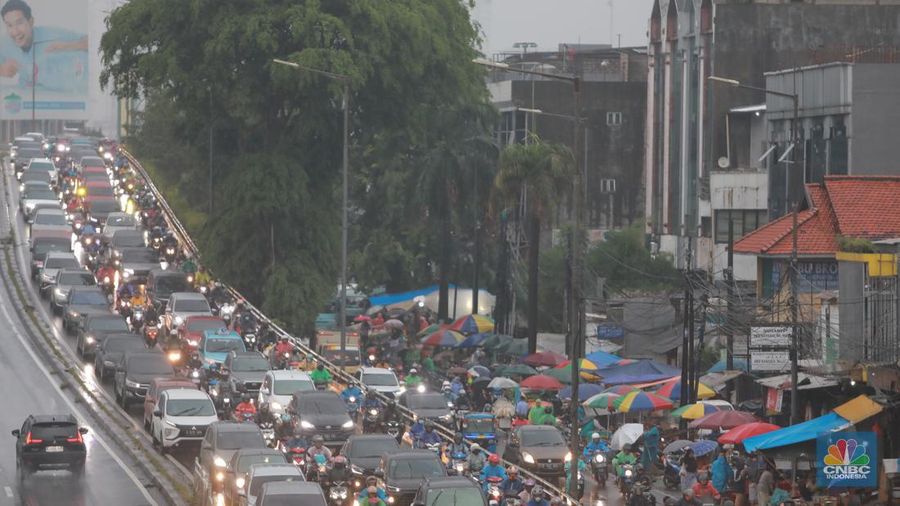 Jakarta Diguyur Hujan Pagi Hari (CNBC Indonesia/Muhammad Sabki)