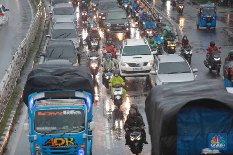 Jakarta Diguyur Hujan Pagi Hari (CNBC Indonesia/Muhammad Sabki) Jakarta Diguyur Hujan Pagi Hari (CNBC Indonesia/Muhammad Sabki)