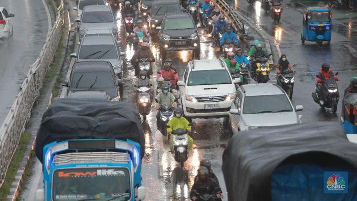 Jakarta Diguyur Hujan Pagi Hari (CNBC Indonesia/Muhammad Sabki)