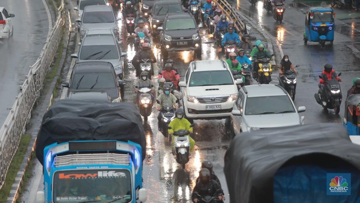 Jakarta Diguyur Hujan Pagi Hari (CNBC Indonesia/Muhammad Sabki) Jakarta Diguyur Hujan Pagi Hari (CNBC Indonesia/Muhammad Sabki)