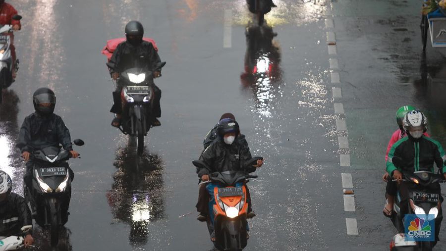Jakarta Diguyur Hujan Pagi Hari (CNBC Indonesia/Muhammad Sabki)