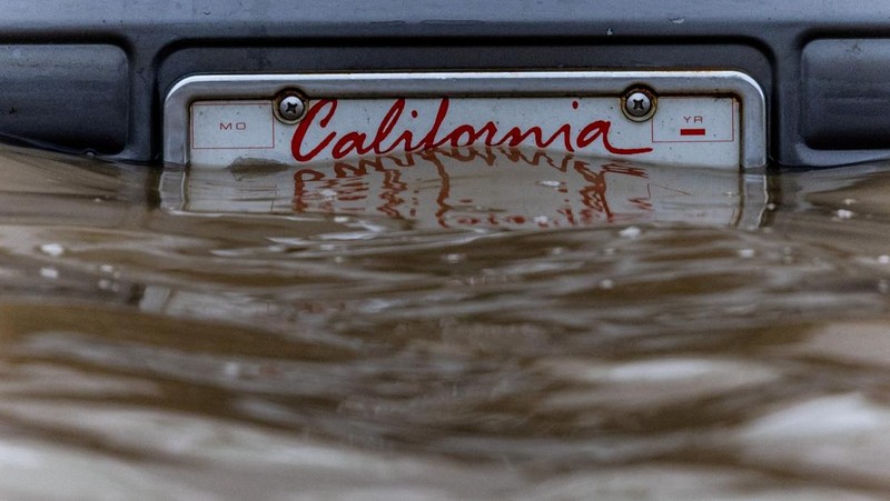 A California plate is seen at an area affected by floods after days of heavy rain in Pajaro, California, U.S., March 14, 2023. REUTERS/Carlos Barria     TPX IMAGES OF THE DAY