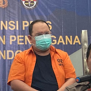 Begini Ekspresi Henry Surya Jadi Tersangka Lagi