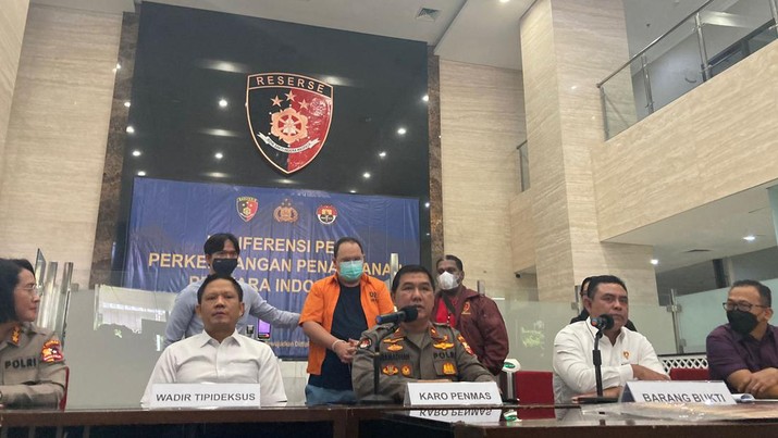 Henry Surya ditangkap Polisi, dok Bareskrim Polri. Henry Surya ditangkap Polisi, dok Bareskrim Polri. (Dok. Bareskrim Polri)