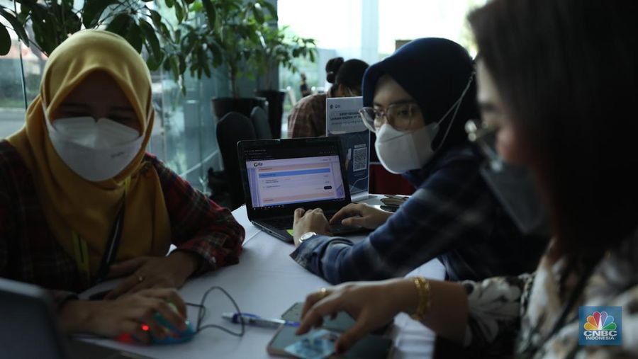 Kantor Wilayah Pajak Jakarta Selatan bekerjasama dengan Transmedia membuka layanan pelaporan SPT tahunan pajak di gedung Bank Mega (MBM), Kamis (16/3/2023). (CNBC Indonesia/Tri Susilo)