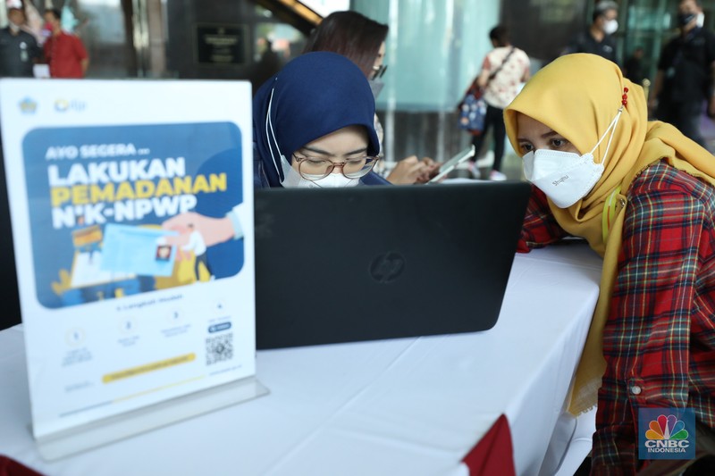 Kantor Wilayah Pajak Jakarta Selatan bekerjasama dengan Transmedia membuka layanan pelaporan SPT tahunan pajak di gedung Bank Mega (MBM), Kamis (16/3/2023). Kantor Wilayah Pajak Jakarta Selatan bekerjasama dengan Transmedia membuka layanan pelaporan SPT tahunan pajak di gedung Bank Mega (MBM), Kamis (16/3/2023). (CNBC Indonesia/Tri Susilo)