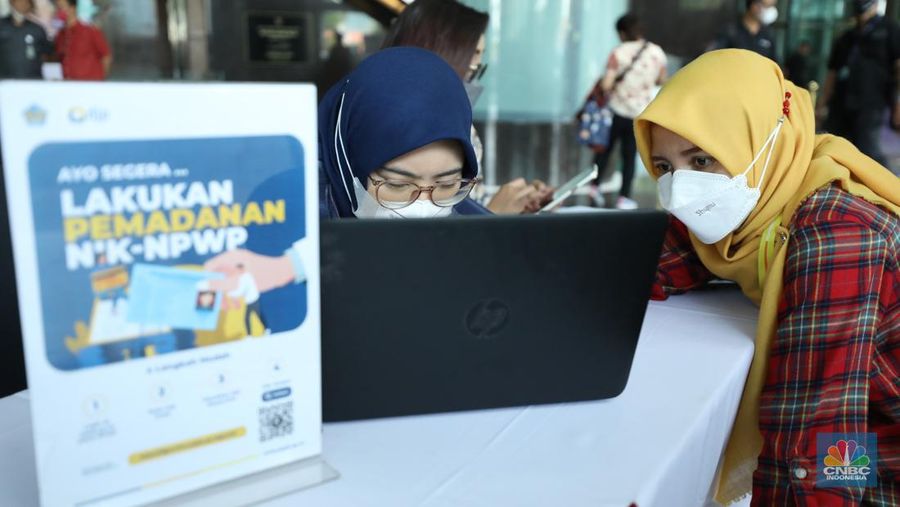 Kantor Wilayah Pajak Jakarta Selatan bekerjasama dengan Transmedia membuka layanan pelaporan SPT tahunan pajak di gedung Bank Mega (MBM), Kamis (16/3/2023). (CNBC Indonesia/Tri Susilo)