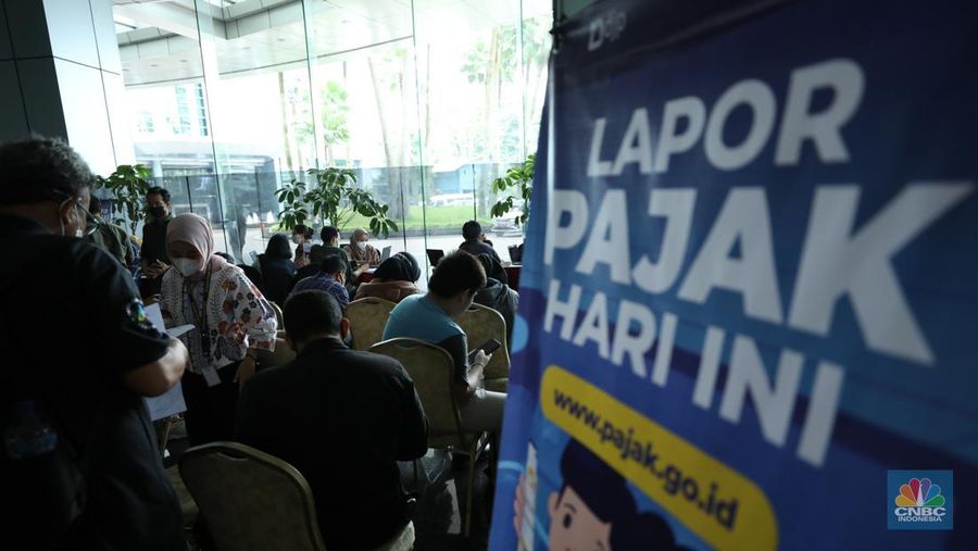 Kantor Wilayah Pajak Jakarta Selatan bekerjasama dengan Transmedia membuka layanan pelaporan SPT tahunan pajak di gedung Bank Mega (MBM), Kamis (16/3/2023). (CNBC Indonesia/Tri Susilo)