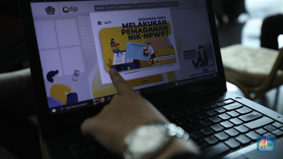 Kantor Wilayah Pajak Jakarta Selatan bekerjasama dengan Transmedia membuka layanan pelaporan SPT tahunan pajak di gedung Bank Mega (MBM), Kamis (16/3/2023). (CNBC Indonesia/Tri Susilo)