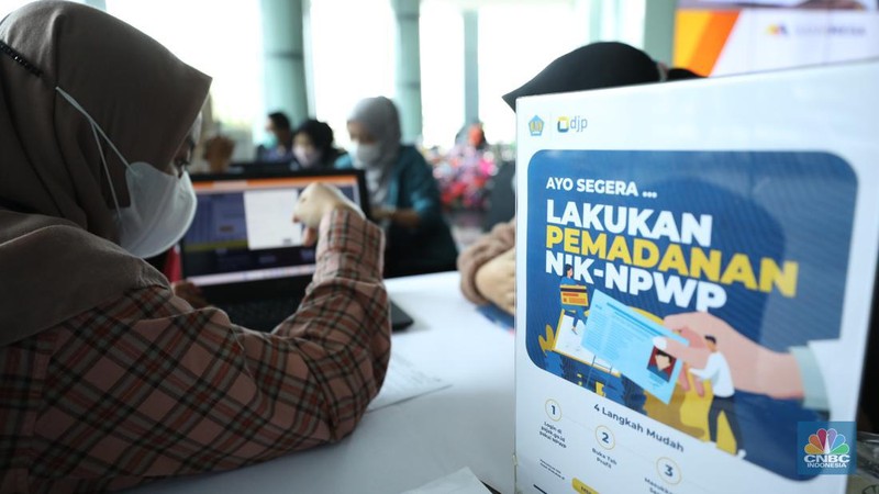 Kantor Wilayah Pajak Jakarta Selatan bekerjasama dengan Transmedia membuka layanan pelaporan SPT tahunan pajak di gedung Bank Mega (MBM), Kamis (16/3/2023). (CNBC Indonesia/Tri Susilo)