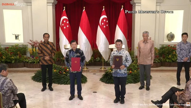 Presiden Joko Widodo tiba di Istana Kepresidenan Singapura, pada Kamis, 16 Maret 2023. Kedatangan Presiden Jokowi disambut langsung Perdana Menteri Singapura Lee Hsien Loong. (Laily Rachev - Biro Pers Sekretariat Presiden)