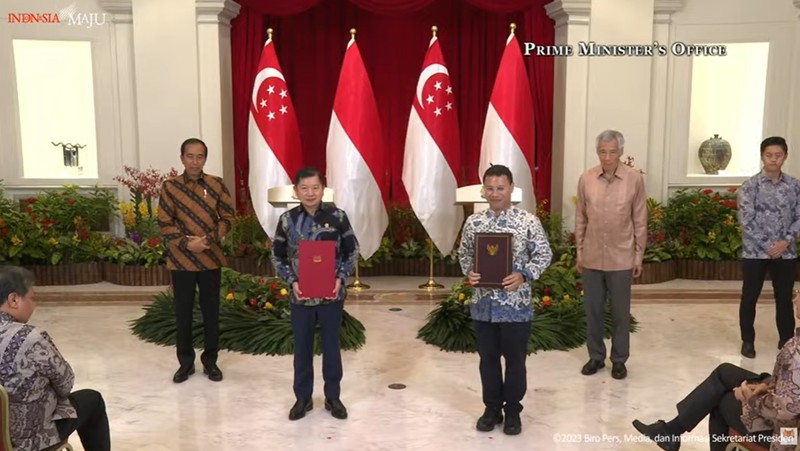 Presiden Joko Widodo tiba di Istana Kepresidenan Singapura, pada Kamis, 16 Maret 2023. Kedatangan Presiden Jokowi disambut langsung Perdana Menteri Singapura Lee Hsien Loong. (Laily Rachev - Biro Pers Sekretariat Presiden)