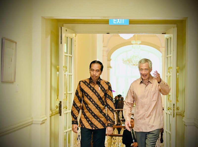 Presiden Joko Widodo tiba di Istana Kepresidenan Singapura, pada Kamis, 16 Maret 2023. Kedatangan Presiden Jokowi disambut langsung Perdana Menteri Singapura Lee Hsien Loong. (Laily Rachev - Biro Pers Sekretariat Presiden)